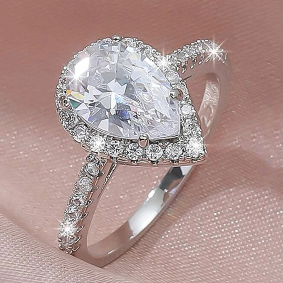 Tear drop ring white gold plated with cz diamonds - Picture 3 of 4